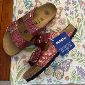☀️ Birkinstock • NWOB Fuchsia Gold Arizona Snakeskin Sandals
